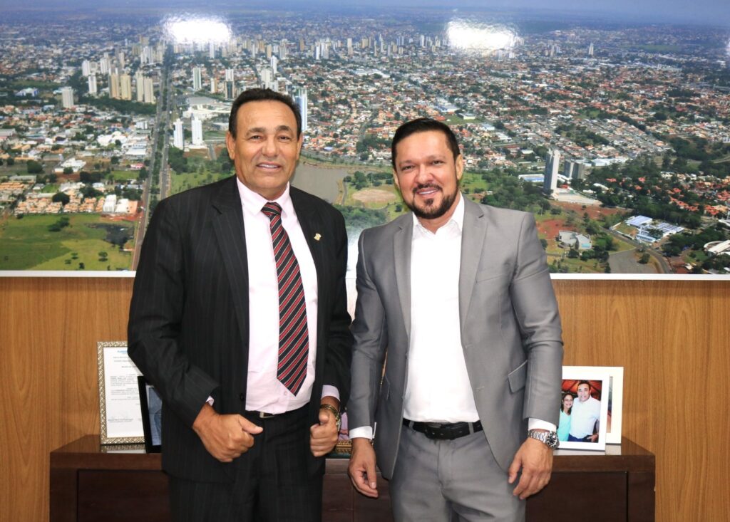 Presidente Carlão recebe visita institucional do deputado Lucas de Lima