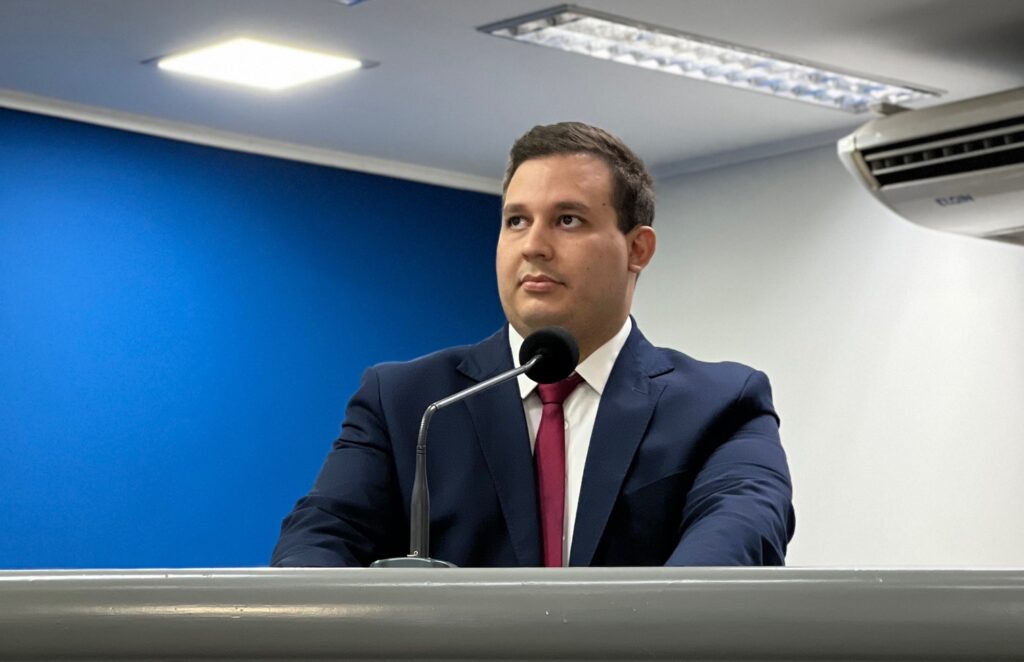 William Maksoud homenageia profissionais da beleza em sessão solene