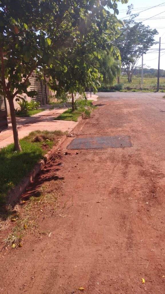 Betinho pede melhorias para 4 bairros e indica patrolamento em trecho com várias erosões