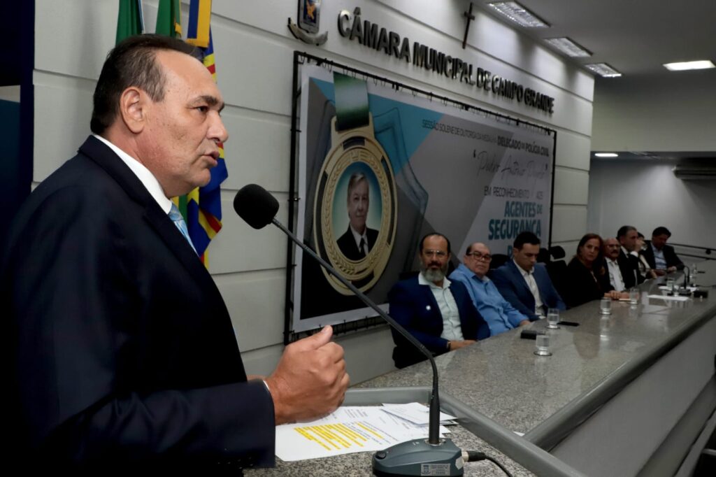 Carlão preside solenidade de outorga da “Medalha Delegado de Polícia Civil – Pedro Antônio Pegolo” à agentes da segurança pública