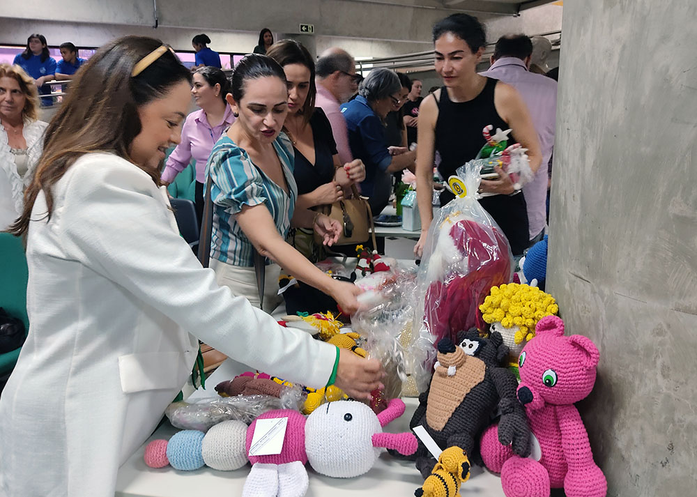 Com vendas presenciais e online, feira de artesanato do sistema prisional tem várias opções de presentes