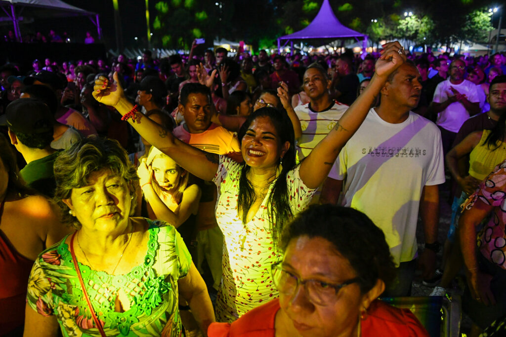 Neguinho da Beija-Flor encanta a plateia no segundo dia do Festival América do Sul