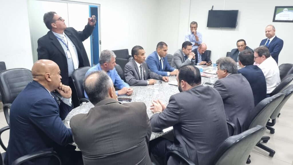 Vereador Ayrton Araújo, presidente da Comissão de Obras, busca melhorias para atendimento à população 