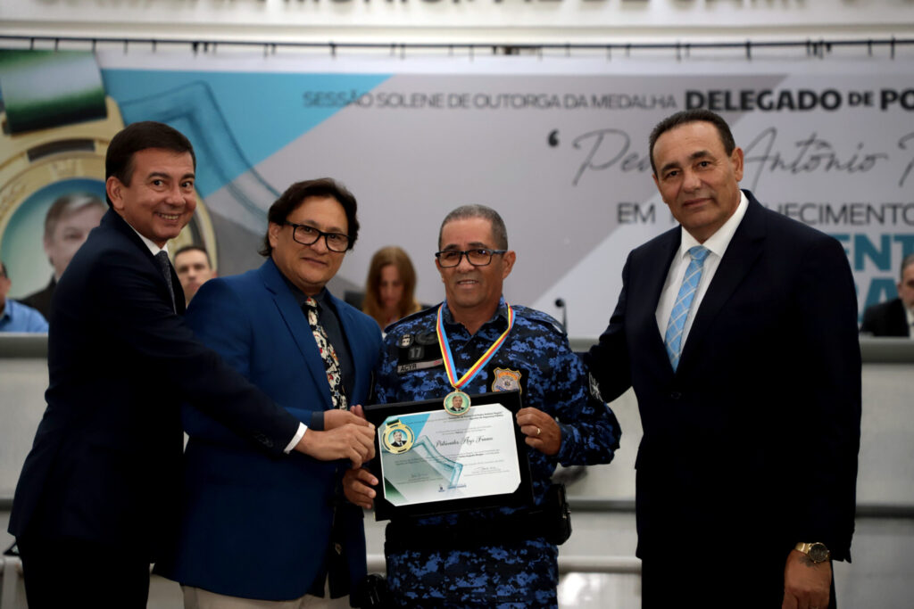 Vereador Tabosa outorga medalha “Delegado Antonio Pegolo” a agentes de segurança pública na Câmara Municipal