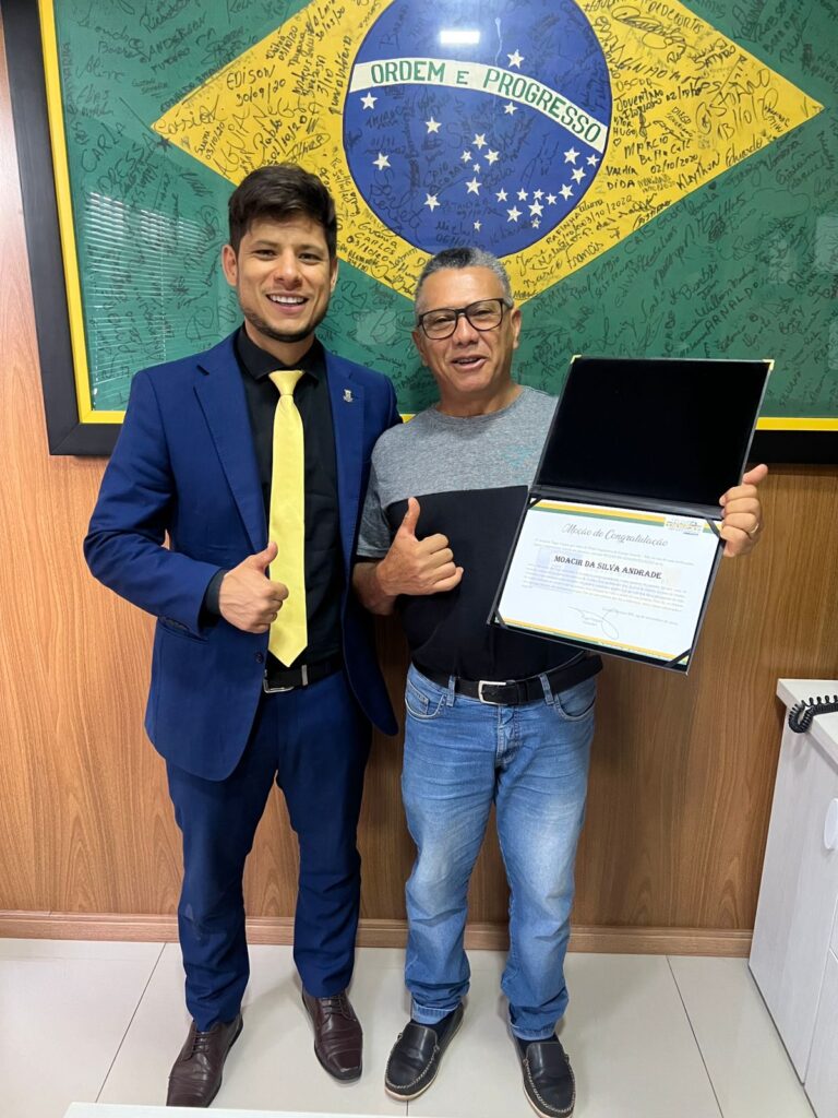 Vereador Tiago Vargas homenageia corretor de imóveis Moacir da Silva Andrade
