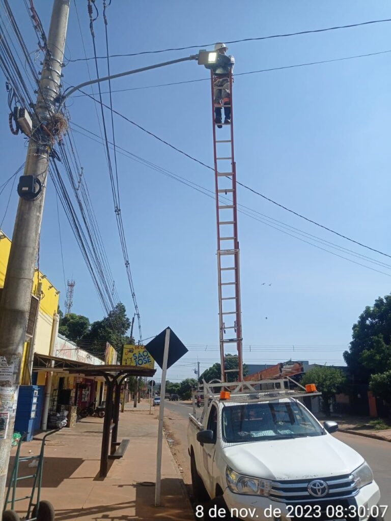 Vereador Tiago Vargas obtém sucesso em pedido de troca de lâmpada no Jardim Nashiville