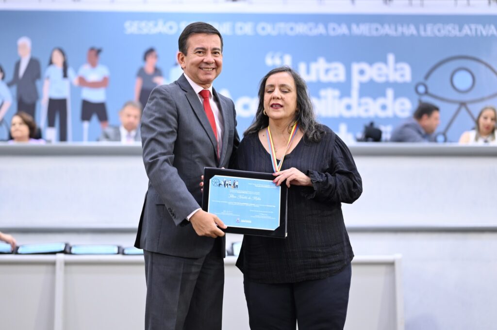 Vereador Villasanti homenageia Subsecretária em Sessão Solene “Luta pela Acessibilidade e Inclusão”