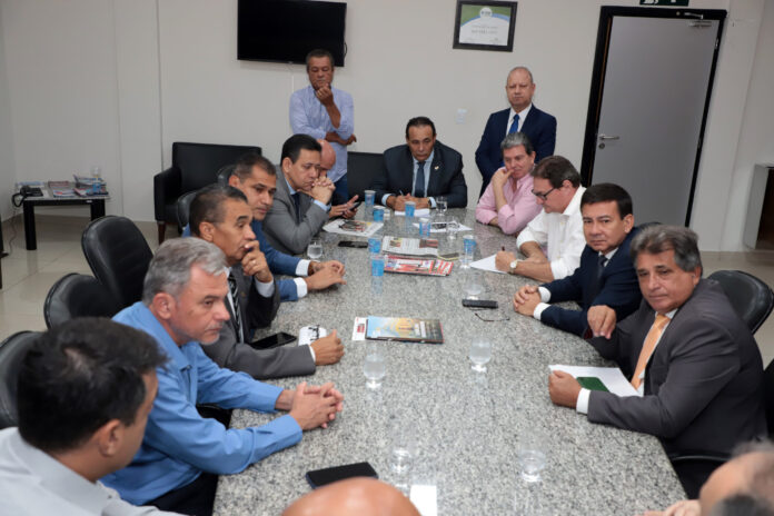 Vereadores recebem secretário Municipal de Infraestrutura e Serviços Públicos para alinhar planejamento