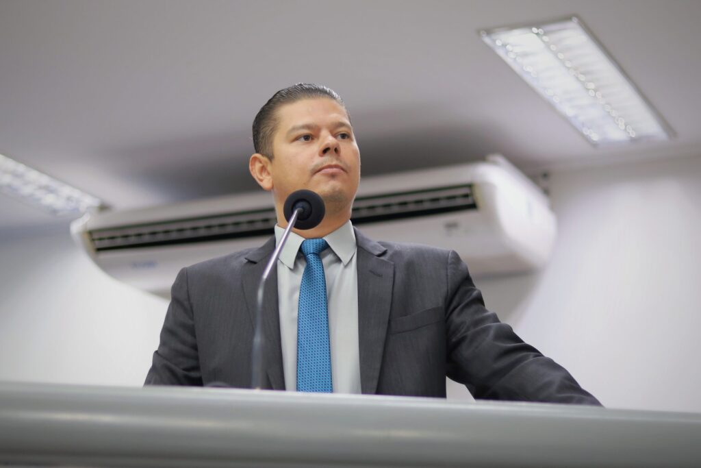 Aprovado, por unanimidade, projeto do vereador Otávio Trad que homenageia a Professora Therezinha Mandetta Trad