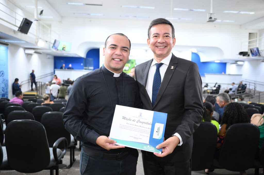 Padre Linniker recebe Moção de Congratulação pela coordenação da Jornada Estadual da Juventude 2023