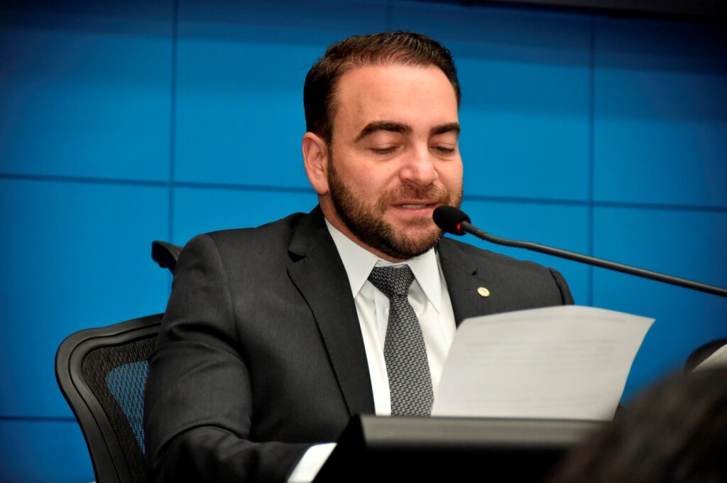 Projeto veda exigência de regularidade fiscal para participar de editais de Cultura