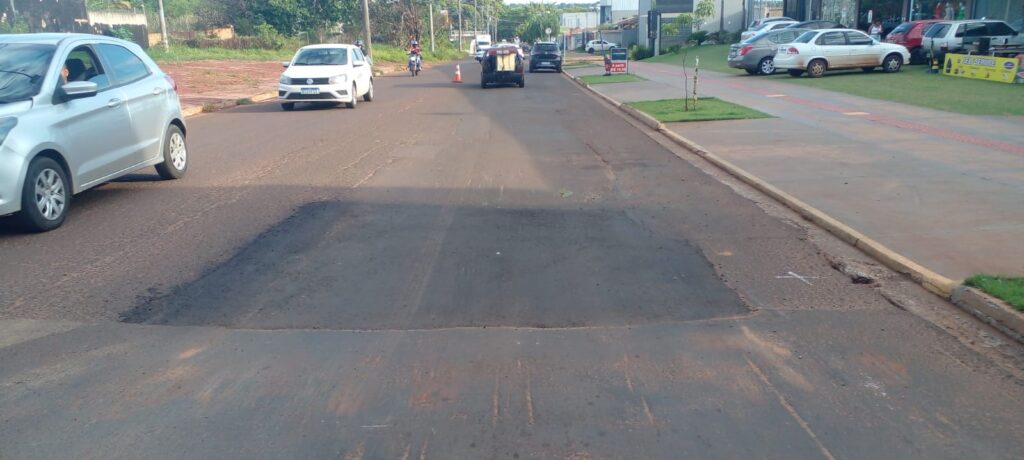 Tiago Vargas tem pedido atendido com tapa-buraco na Rua da Divisão
