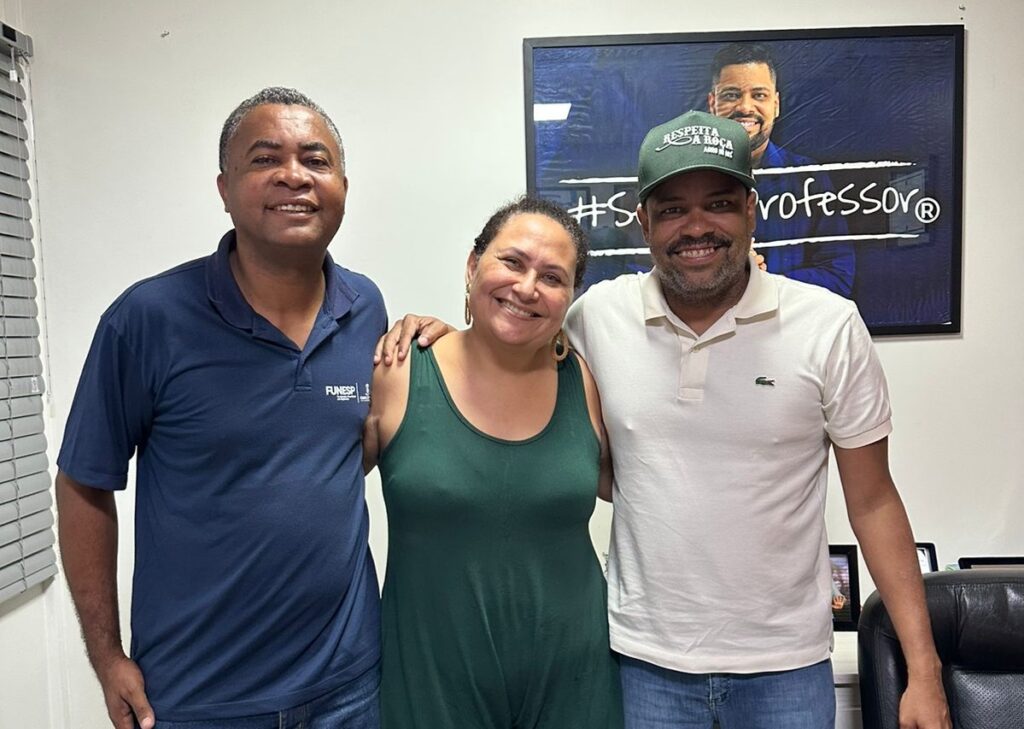 Professor Riverton dialoga com a comunidade durante recesso parlamentar