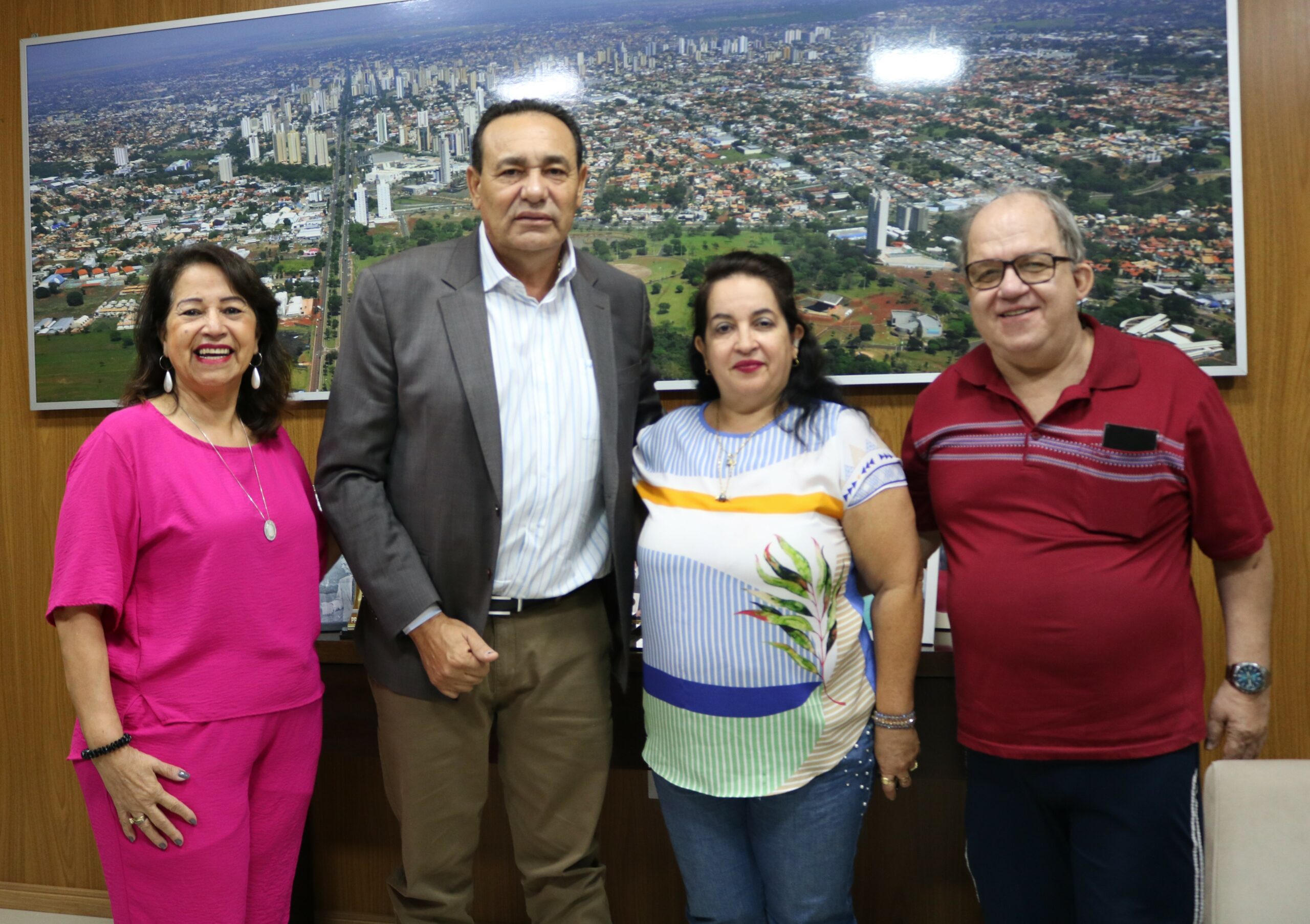 Carlão recebe representantes da Associação de Supervisores Escolares que reivindicam inclusão de vagas para especialistas no concurso da Semed