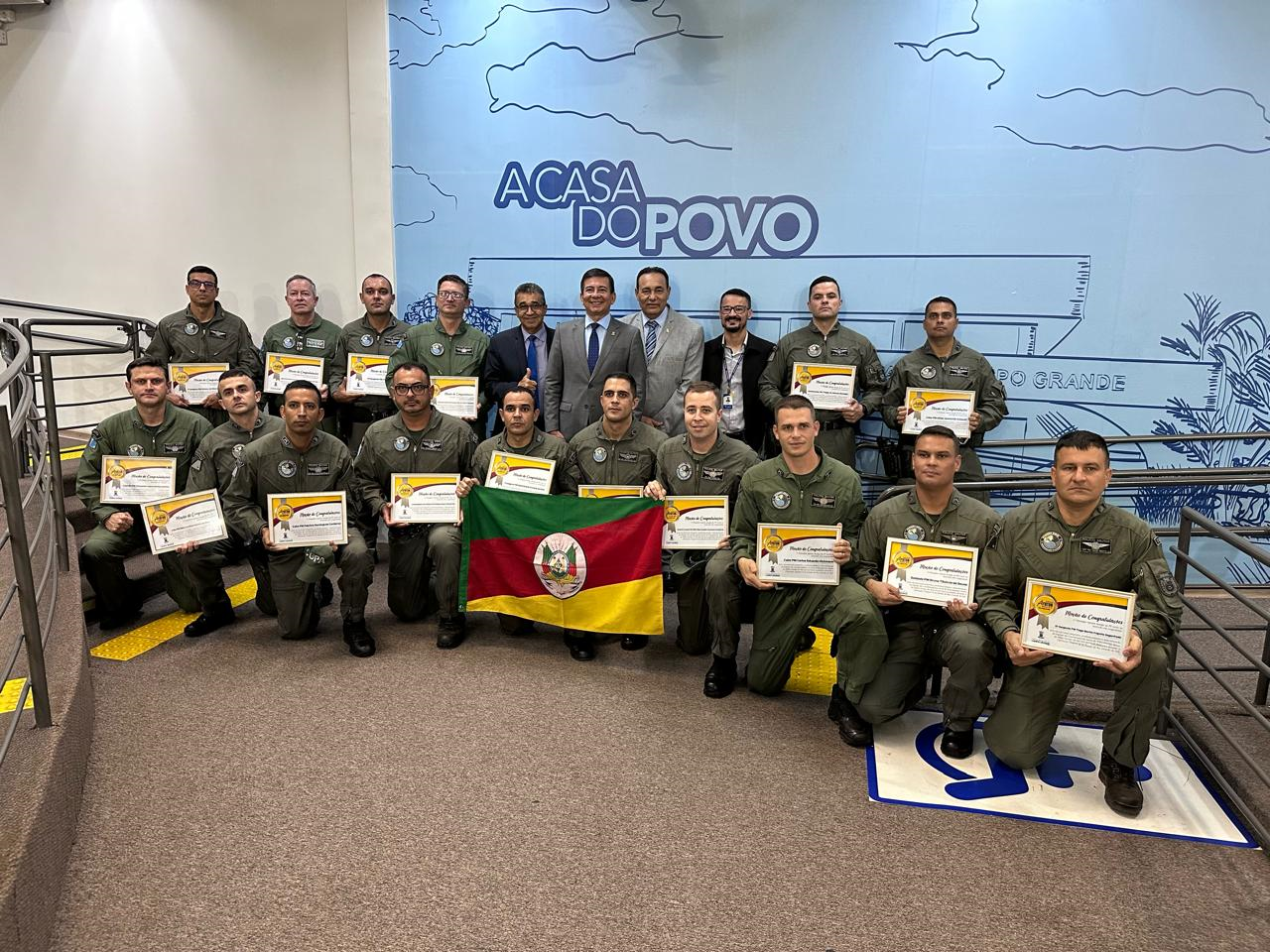 Moção de congratulações apresentada pelo vereador Ayrton Araújo homenageia por atos de bravura os policiais que foram ao Rio Grande do Sul salvar vidas