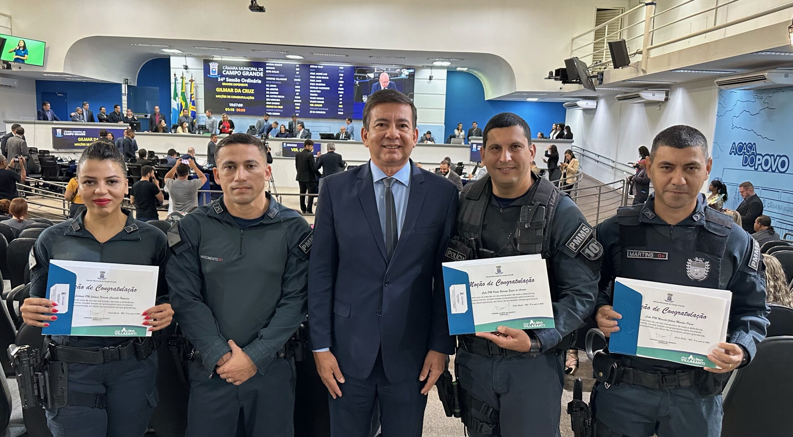 Vereador Villasanti homenageia Policiais Militares que salvaram duas pessoas de incêndio no Tijuca